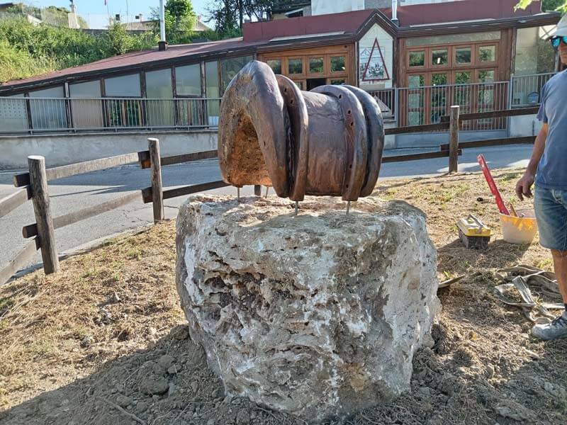 Bastone in malacca' 'animato' con meccanismo interno a doppio scorrimento  per misurare il garrese dei cavalli.