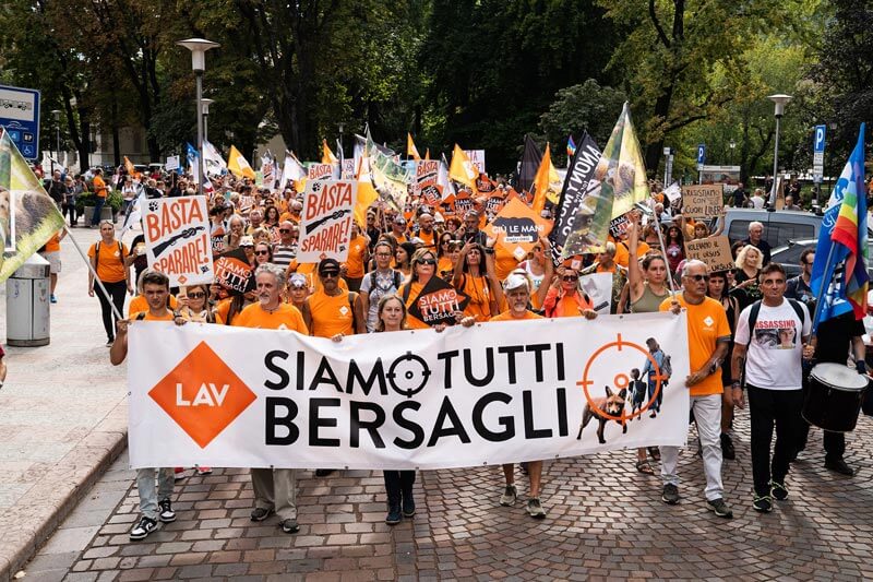 Oltre cinquemila persone partecipano alla manifestazione nazionale LAV a Trento e chiedono giustizia per gli animali selvatici 