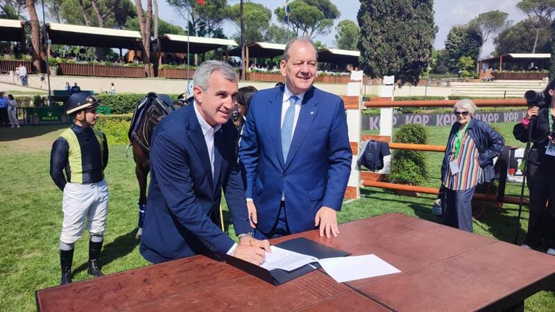 Piazza di Siena, siglato l’accordo tra MASAF e FISE. “Così daremo una seconda carriera ai cavalli da corsa”