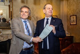 Le categorie ippiche organizzatrici del convegno del 30 novembre ’24 consegnano al sottosegretario Sen. Patrizio La Pietra la proposta sulla riforma delle scommesse ippiche 