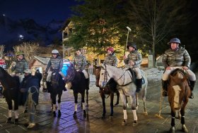 Italia Polo Challenge, scendono in campo i big, due azzurri con la maglia bianca di Courmayeur